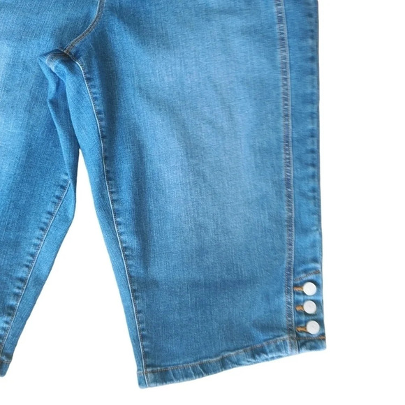 Gloria Vanderbilt Cropped  Walking Shorts Blue Denim Skimmer High Rise Fit 14 - Picture 5 of 9